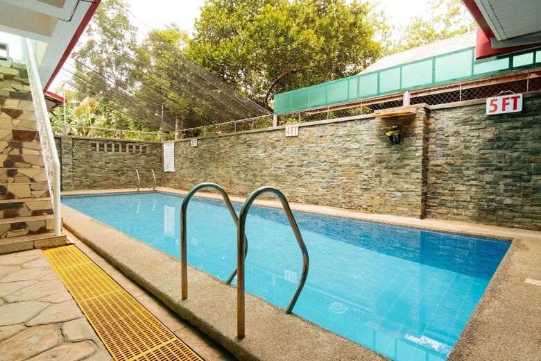 Hotel Reddoorz Premium Near Pristine Beach