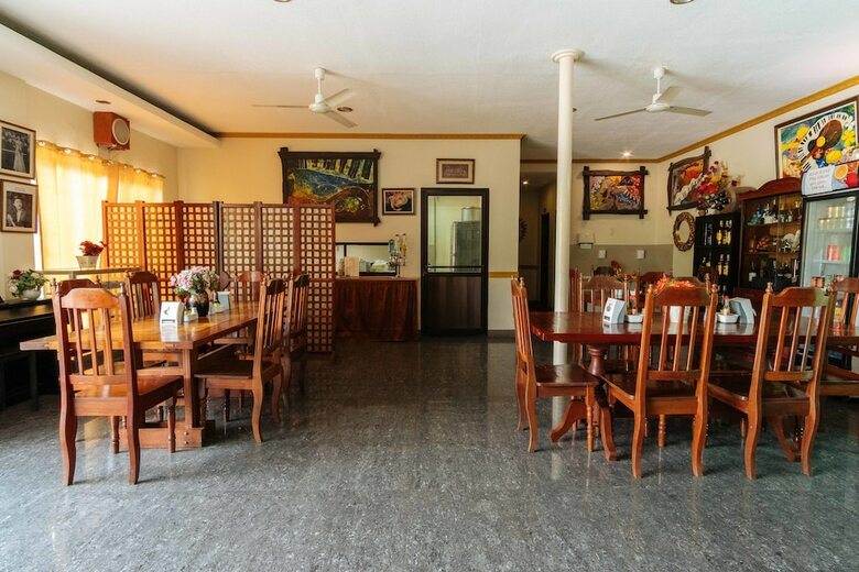 Hotel Reddoorz Premium Near Pristine Beach