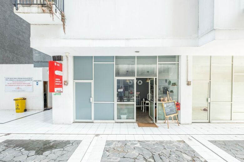 Hostal Oyo 1085 Jarrdin Apartment Cihampelas