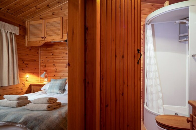 Twa Hoots Lodge