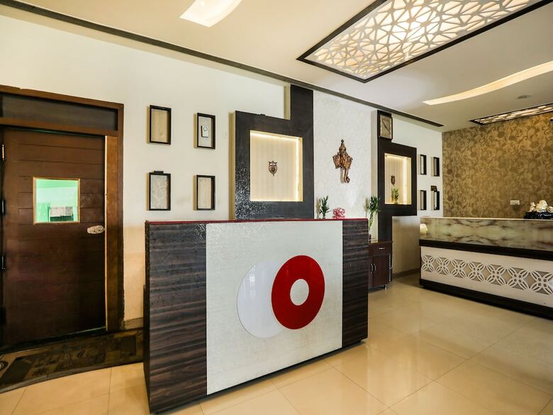 Capital O 38771 Hotel J7 International