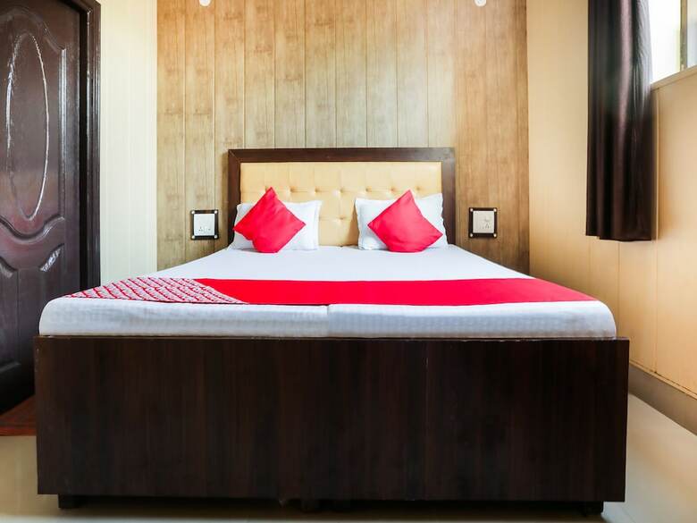 Capital O 38771 Hotel J7 International