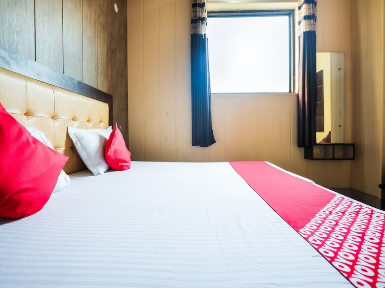 Capital O 38771 Hotel J7 International