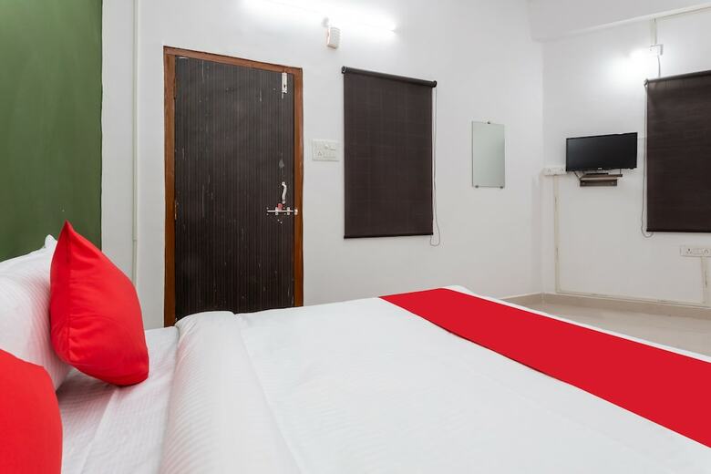 Hotel Oyo 28267 Convivial Paradise