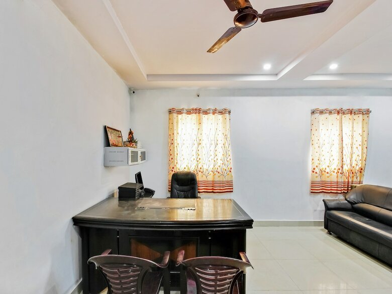 Hotel Oyo 30151 Golden Hive