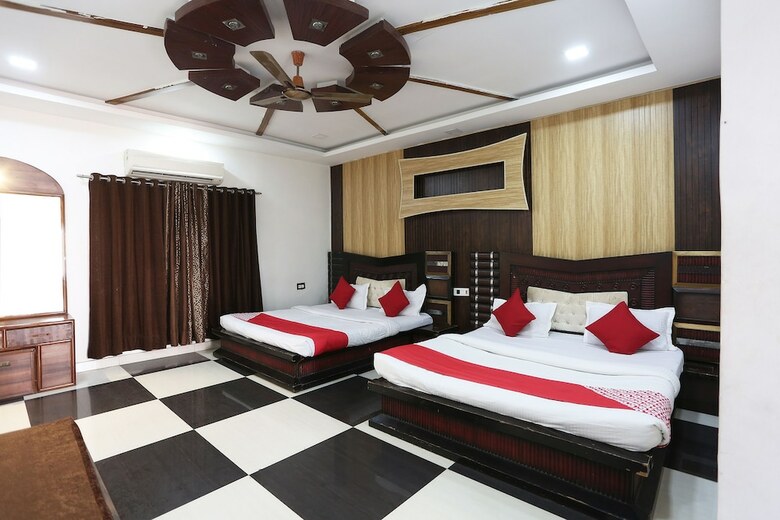 Hotel Oyo 39932 Sibbal Farms