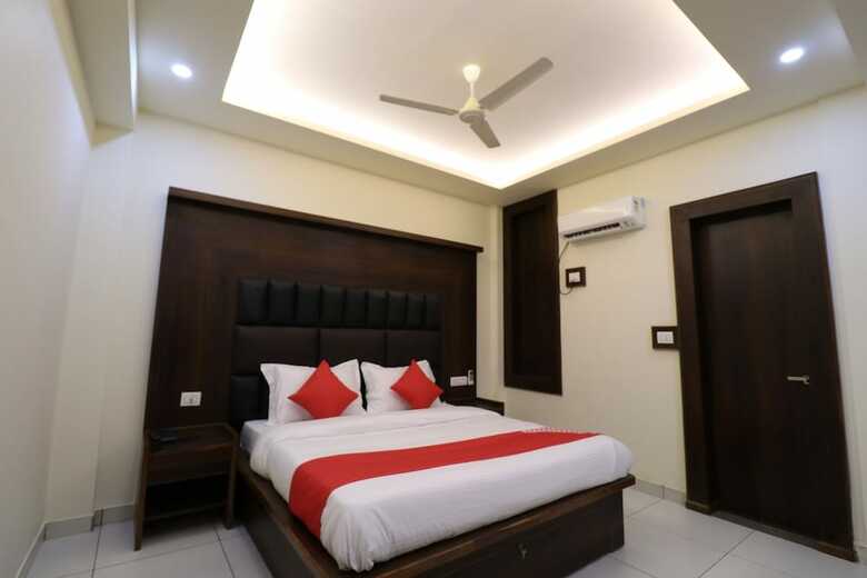 Oyo 37959 Hotel Royal Stay