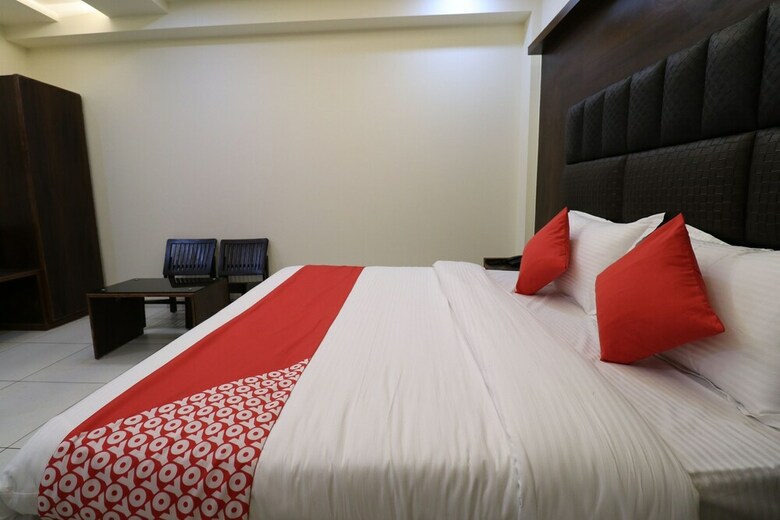 Oyo 37959 Hotel Royal Stay