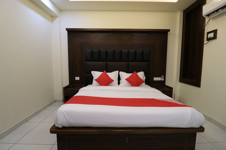 Oyo 37959 Hotel Royal Stay