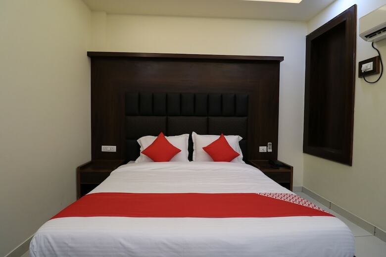 Oyo 37959 Hotel Royal Stay