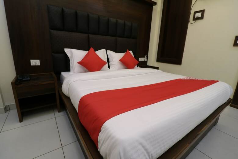 Oyo 37959 Hotel Royal Stay