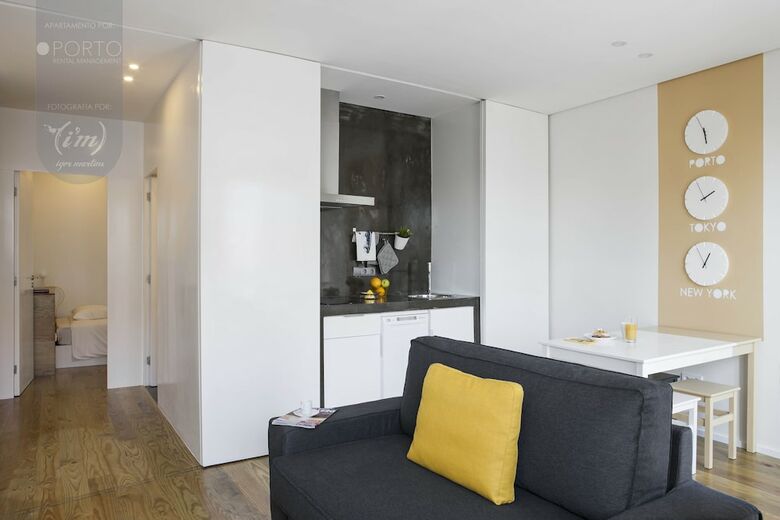 Apartamentos Orm - Guindais Muralha Santa Clara And S�