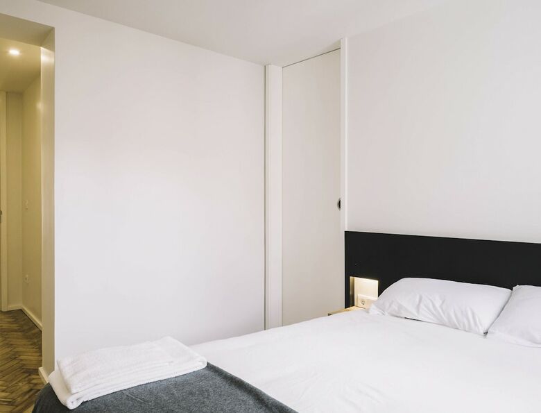 Apartamentos Orm - Guindais Muralha Santa Clara And S�