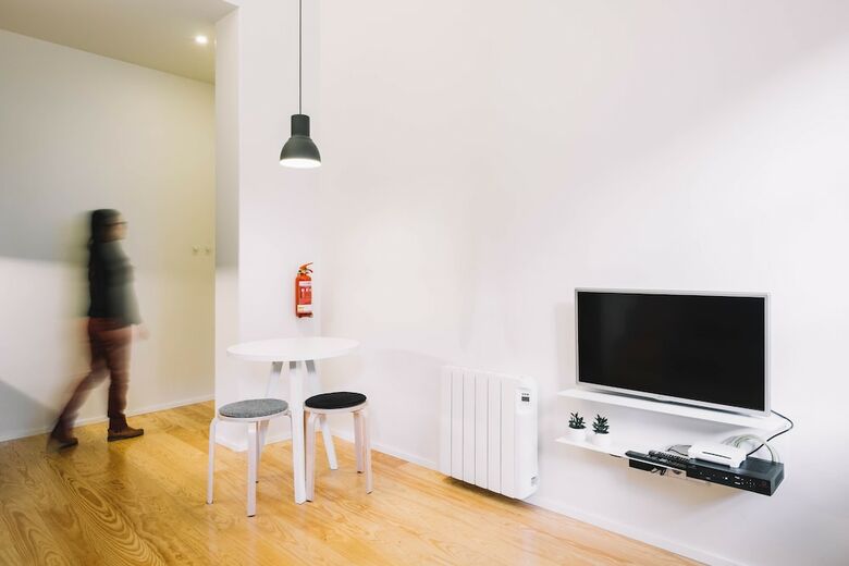 Apartamentos Orm - Guindais Muralha Santa Clara And S�
