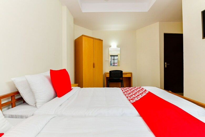 Hotel Oyo Flagship 38119 Tristar Residency