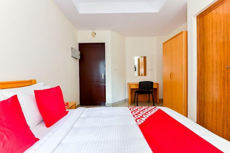 Hotel Oyo Flagship 38119 Tristar Residency