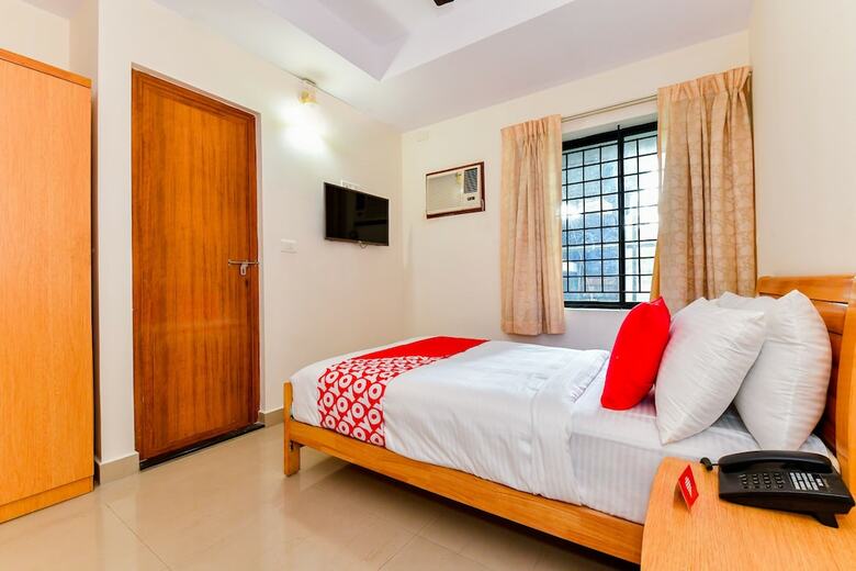 Hotel Oyo Flagship 38119 Tristar Residency