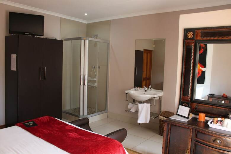 Bed & Breakfast House And Heart Guest House