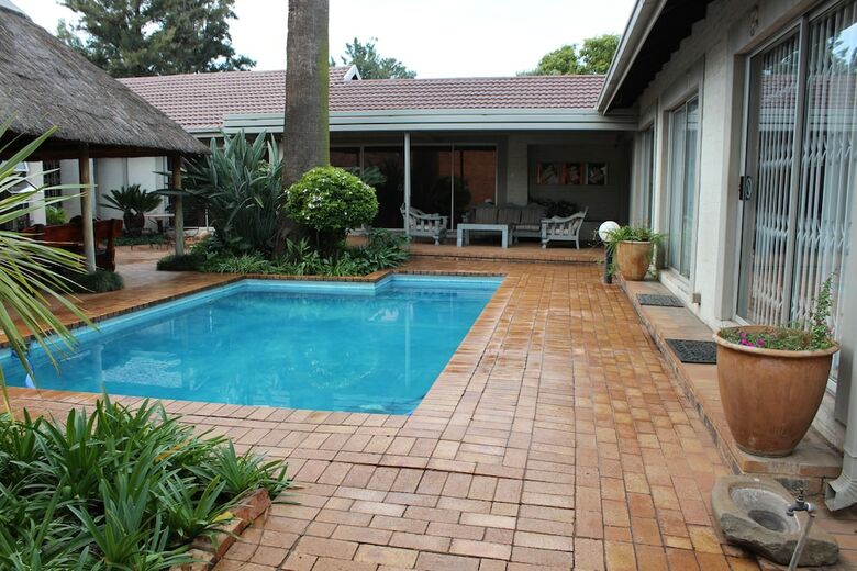 Bed & Breakfast House And Heart Guest House