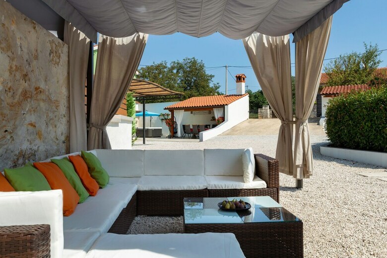 Villa Deal