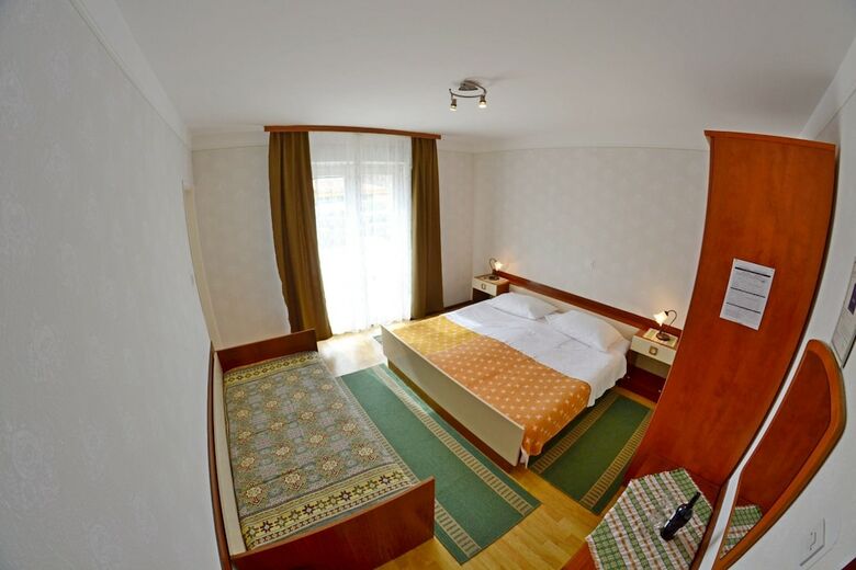 Apartment And Rooms Ru?a