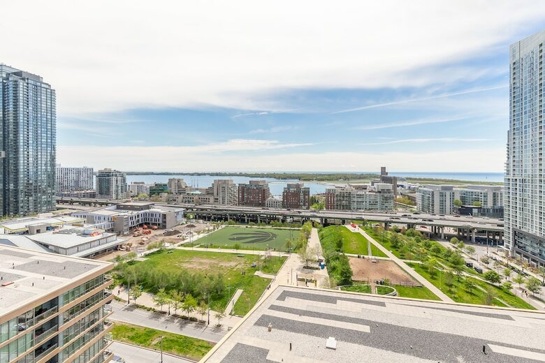 Gorgeous Luxury Condos Near The Cn Tower