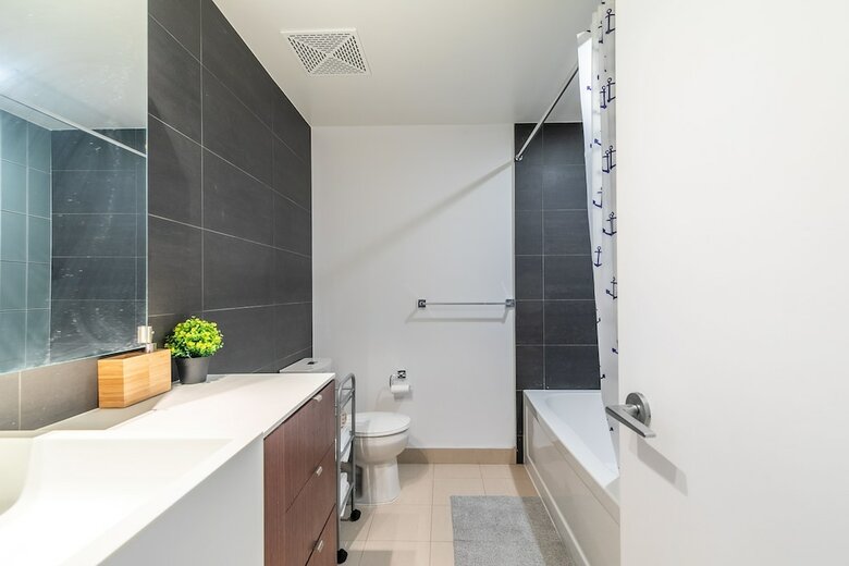 Gorgeous Luxury Condos Near The Cn Tower
