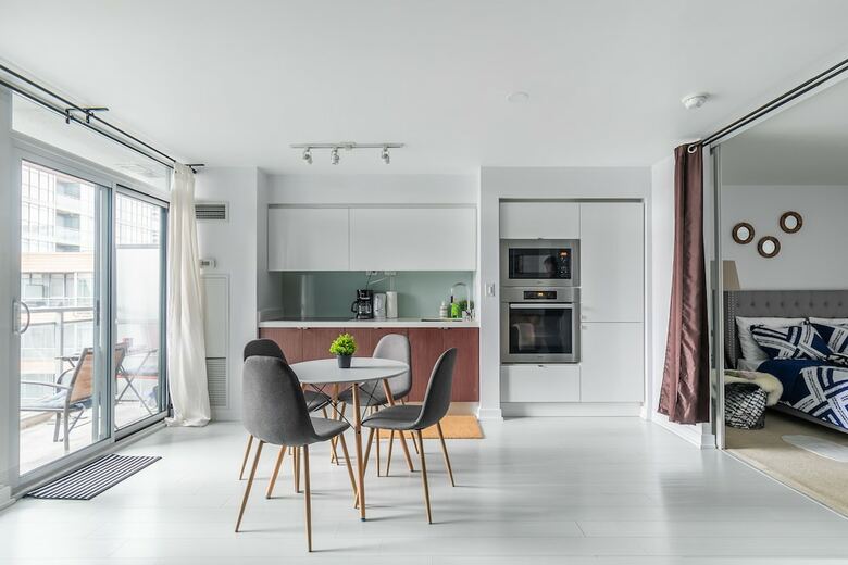 Gorgeous Luxury Condos Near The Cn Tower
