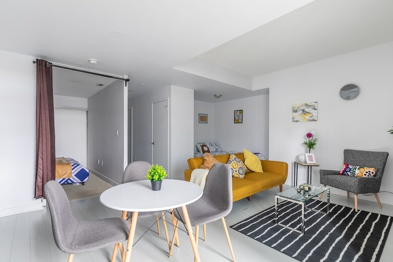 Gorgeous Luxury Condos Near The Cn Tower