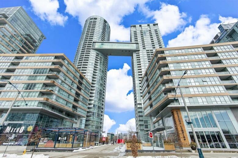 Gorgeous Luxury Condos Near The Cn Tower