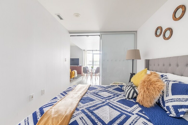 Gorgeous Luxury Condos Near The Cn Tower