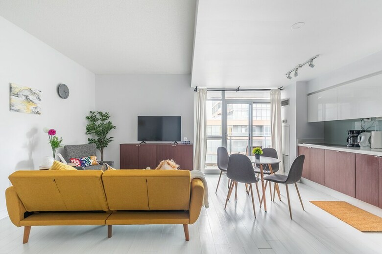 Gorgeous Luxury Condos Near The Cn Tower