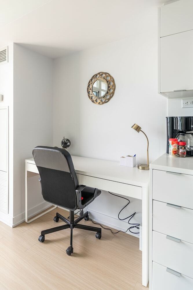Gorgeous Luxury Condos Near The Cn Tower
