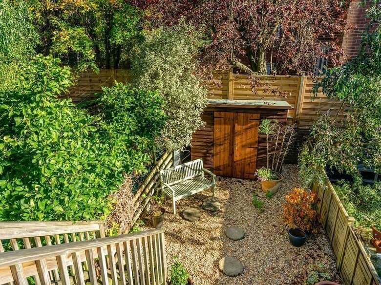 Luxury Central Townhouse - Double Terrace, Free Parking.