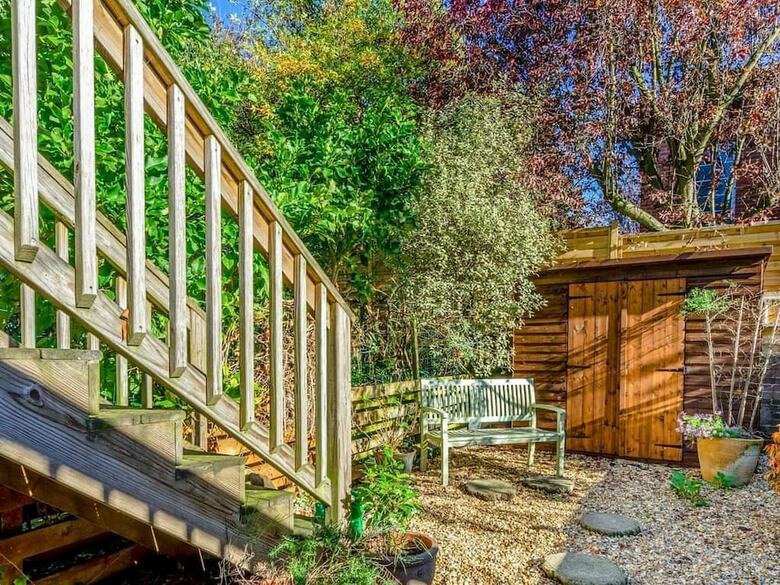 Luxury Central Townhouse - Double Terrace, Free Parking.
