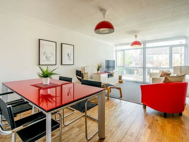 Luxury Central Townhouse - Double Terrace, Free Parking.