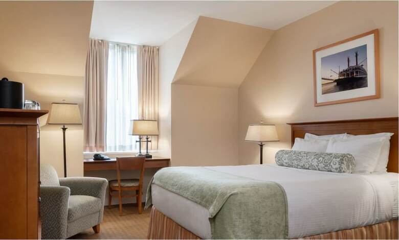 Hotel The Charles F. Knight Center