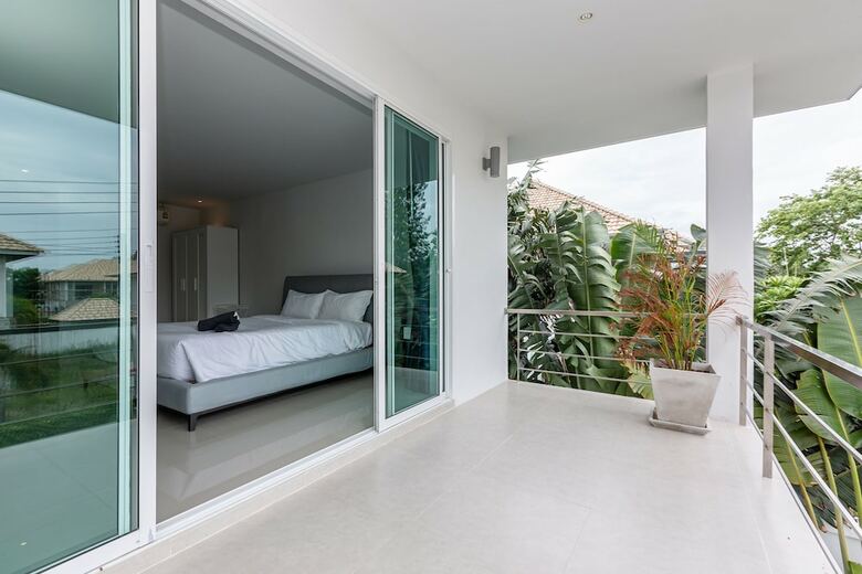 Modern 4 Bedrooms Pool Villa - Vy