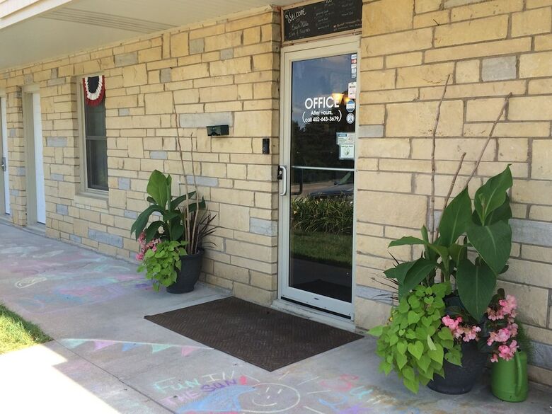 Hotel East Hills Inn And Suites