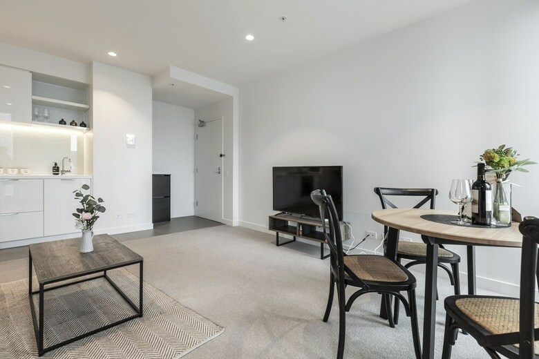Trendy Melbourne 2 Bedroom Apartment By Bnb Pro