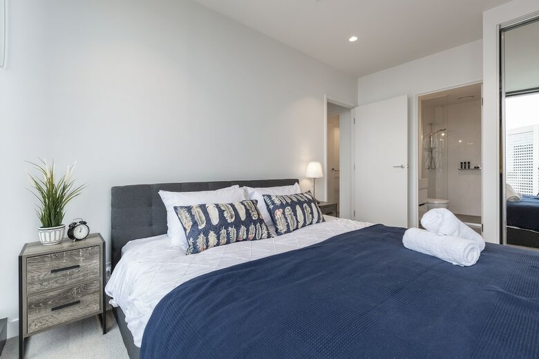 Trendy Melbourne 2 Bedroom Apartment By Bnb Pro