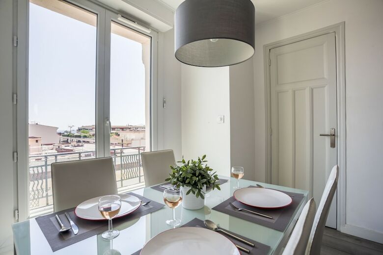 Apartamento One Bdrm Large Flat Central A/c-congress/beaches By Weekome