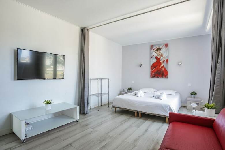 Apartamento One Bdrm Large Flat Central A/c-congress/beaches By Weekome