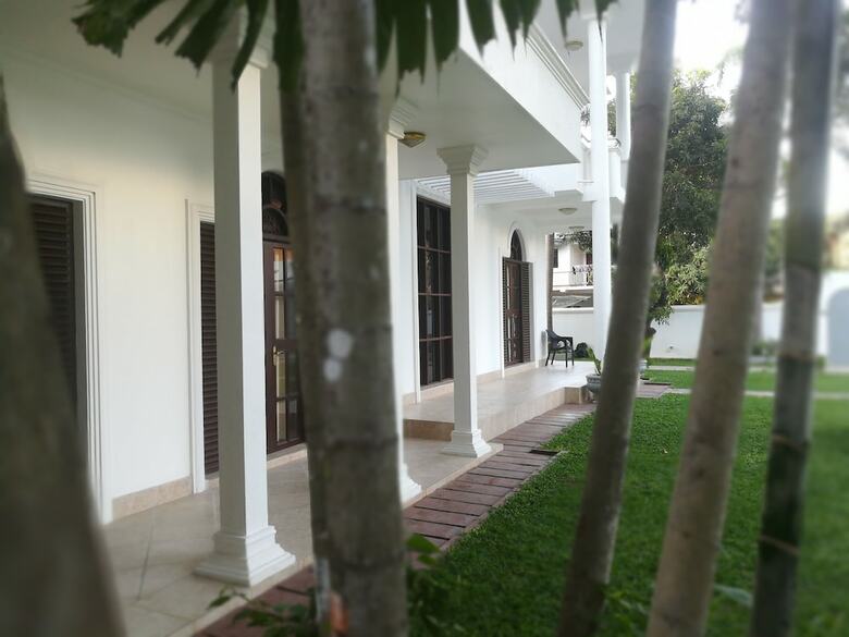 Hotel City Royal White Tourist Rest