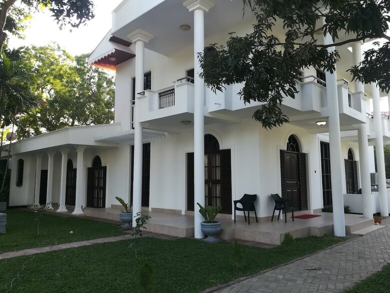 Hotel City Royal White Tourist Rest
