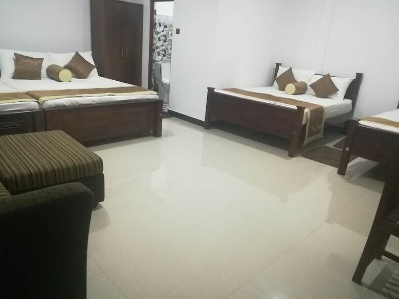 Hotel City Royal White Tourist Rest