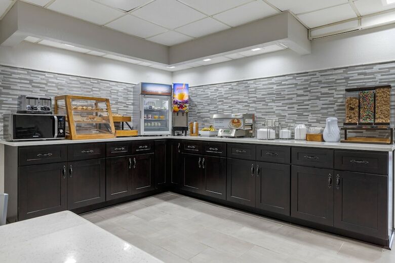 Suburban Extended Stay Hotel At The University