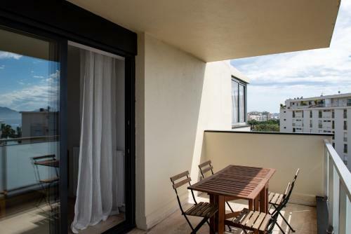 Cannes Apartment Next To La Croisette And Beach
