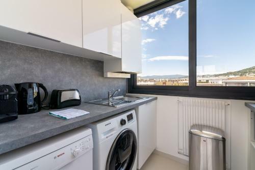 Cannes Apartment Next To La Croisette And Beach