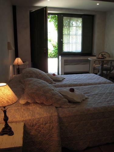 Bed & Breakfast Les Demoiselles De Ladoix